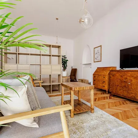 Artistic Nest Near Port Praga By Vaya Apartamento